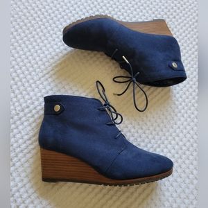Dr. Scholl’s Dakota Wedge Blue Bootie Size 7.5